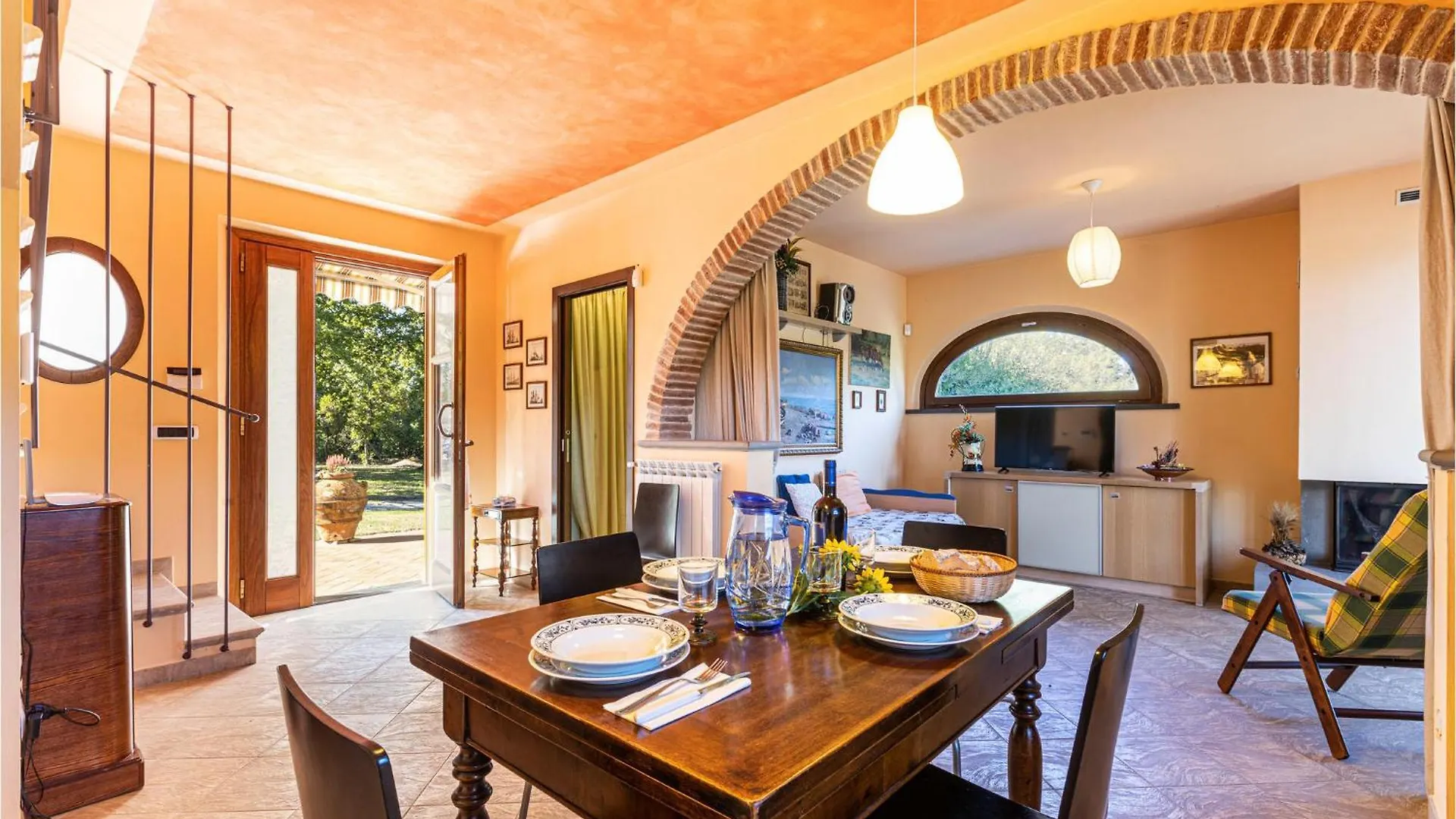 2 Bedroom Amazing Home In Castelfranco Di Sotto Le Vedute 0*,  Italy