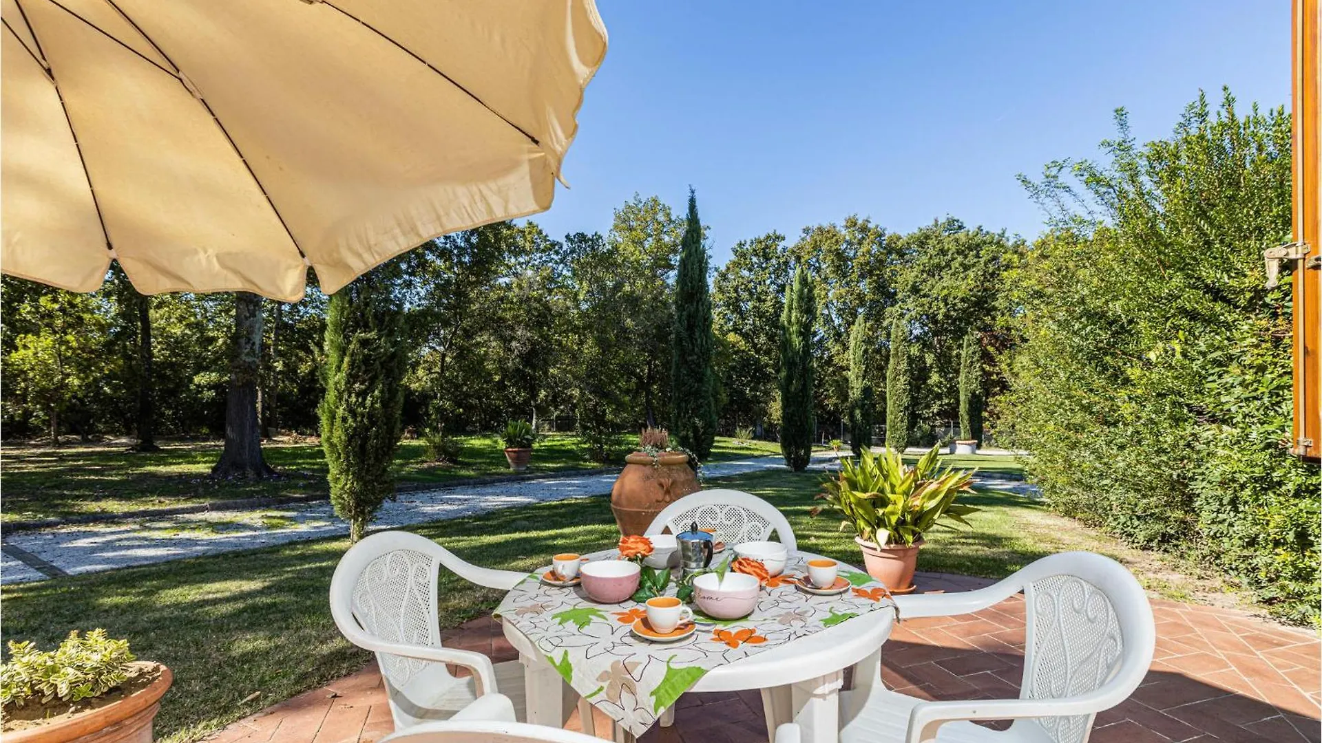 2 Bedroom Amazing Home In Castelfranco Di Sotto Le Vedute 0*,