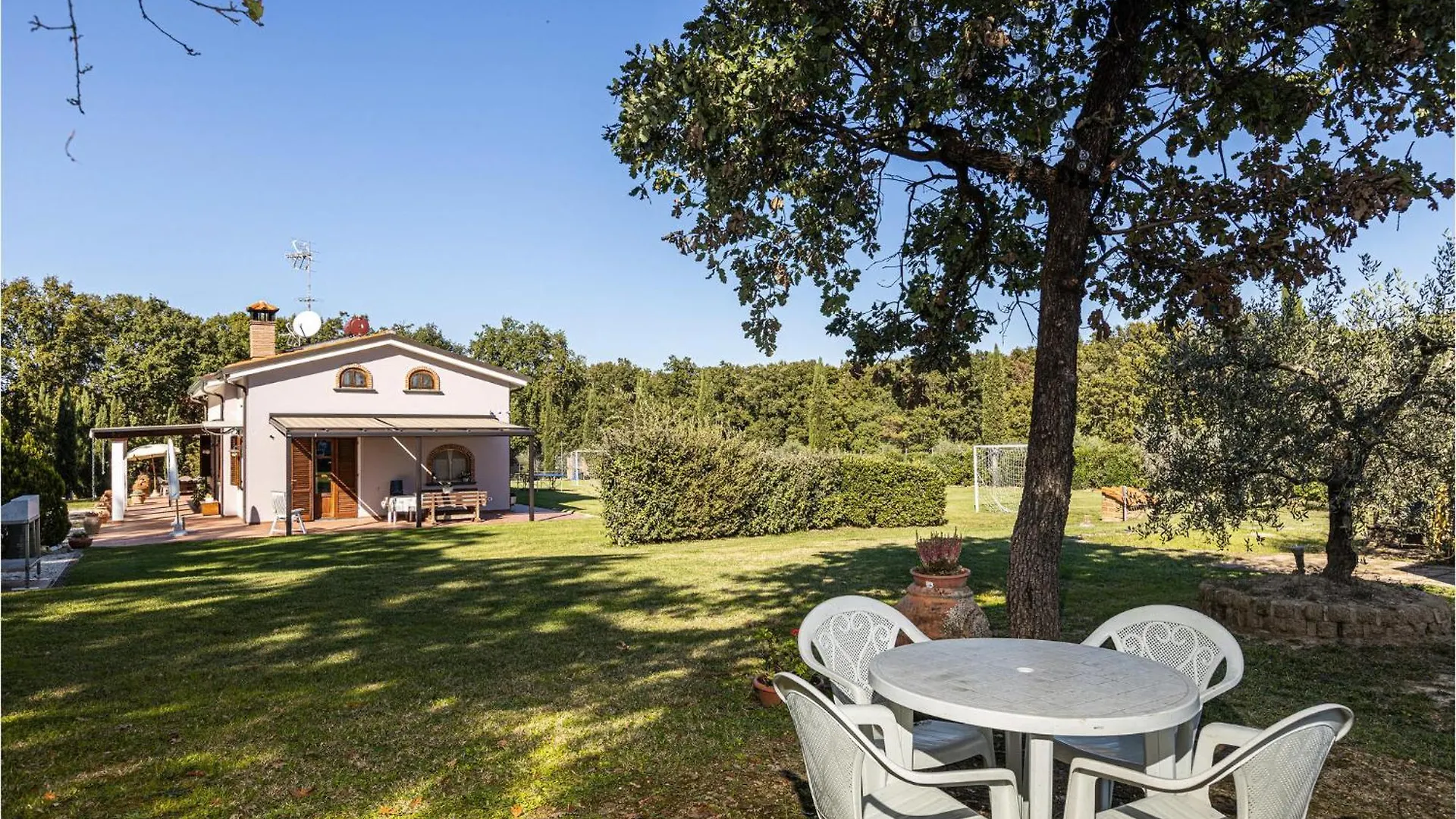 2 Bedroom Amazing Home In Castelfranco Di Sotto Le Vedute 0*,