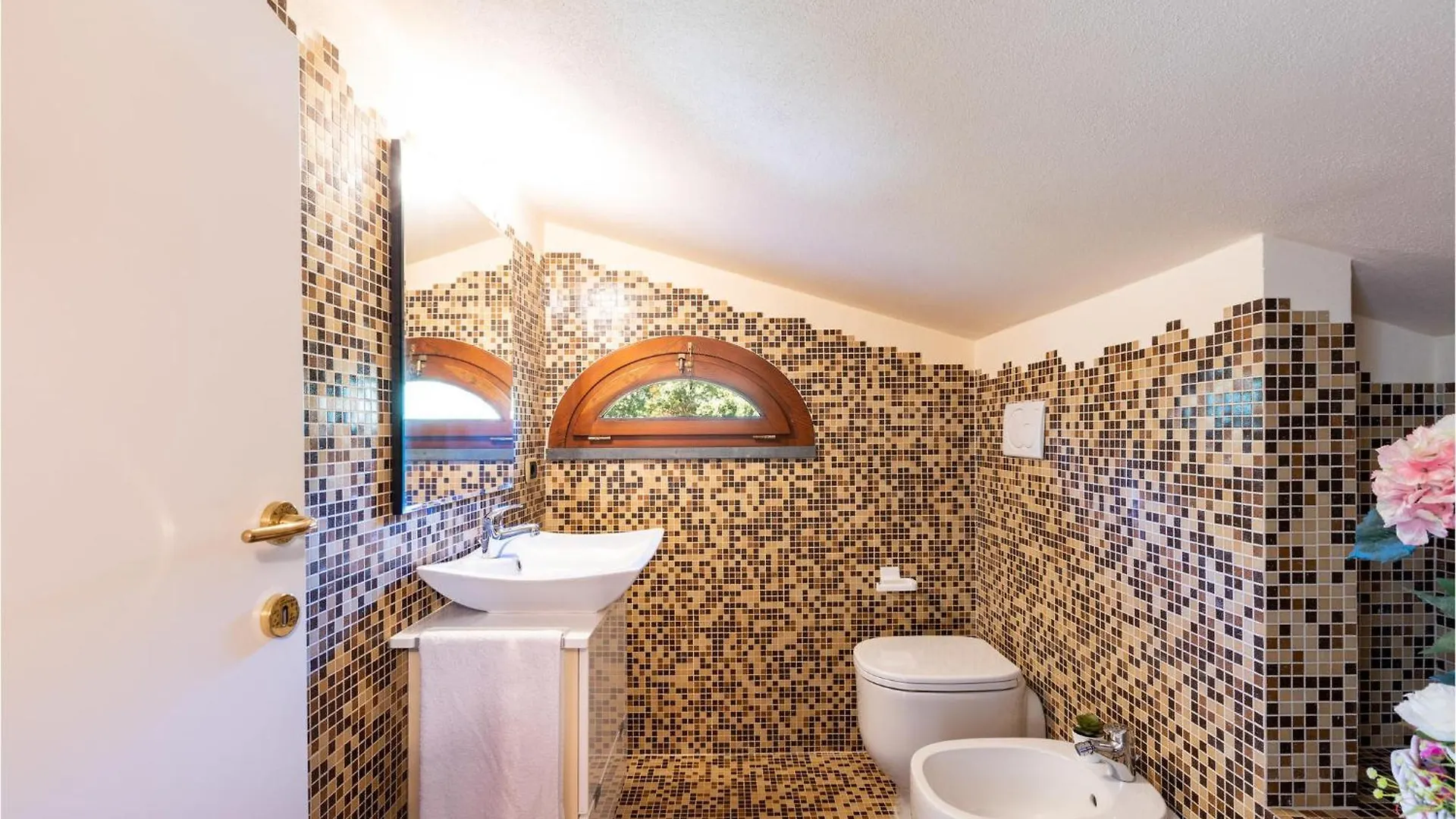2 Bedroom Amazing Home In Castelfranco Di Sotto Le Vedute 0*,