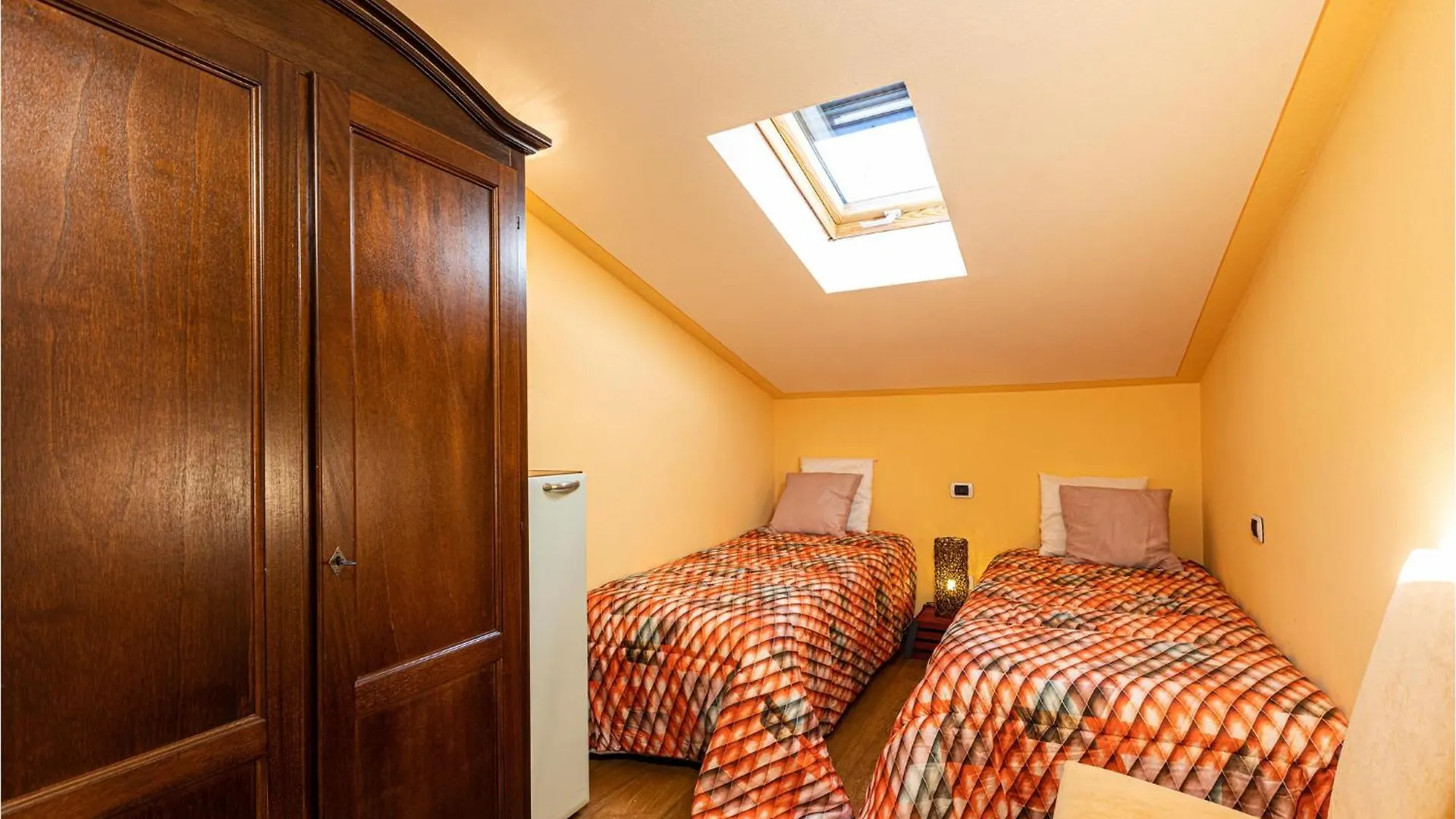 2 Bedroom Amazing Home In Castelfranco Di Sotto Le Vedute 0*,  Italy